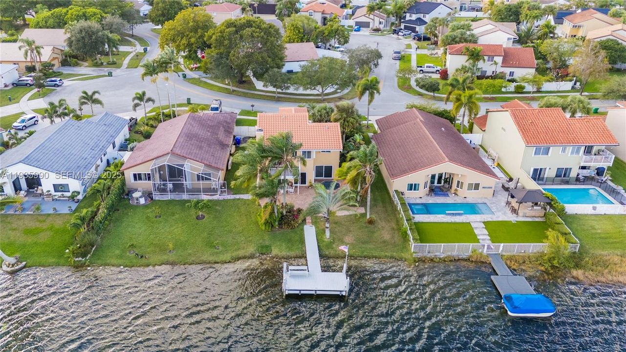 На продажу: $725,000 (4 спален, 2 ванн, 1902 Квадратных фут)