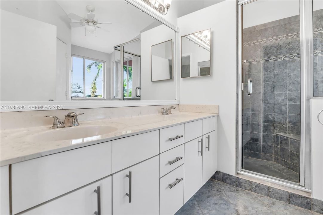 На продажу: $725,000 (4 спален, 2 ванн, 1902 Квадратных фут)