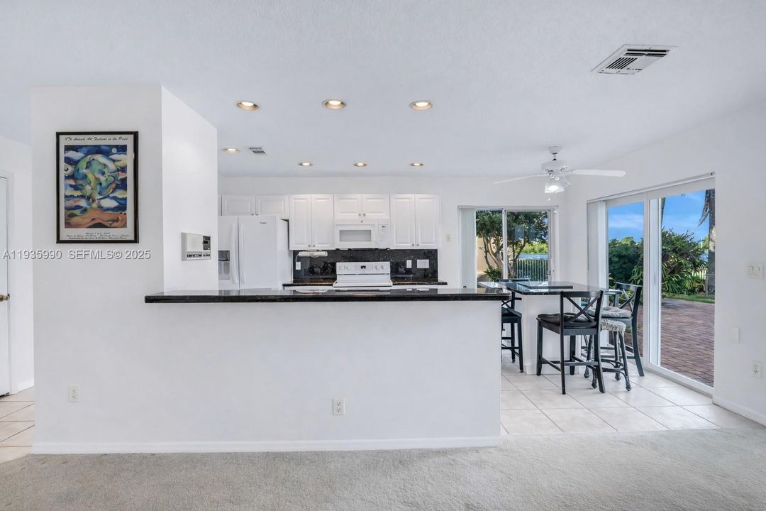 На продажу: $725,000 (4 спален, 2 ванн, 1902 Квадратных фут)