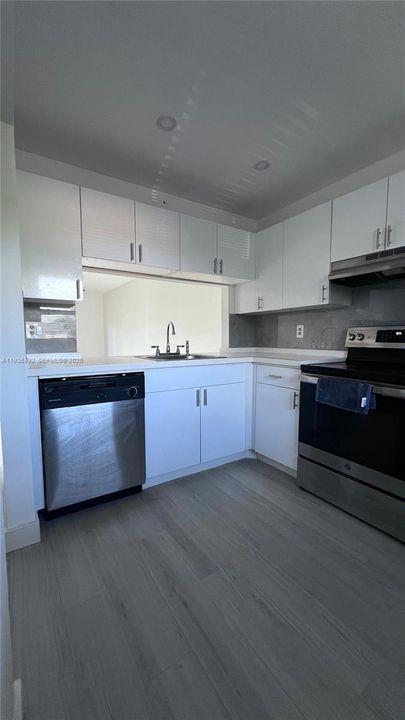 For Rent: $2,150 (2 beds, 2 baths, 790 Square Feet)