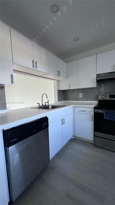 For Rent: $2,150 (2 beds, 2 baths, 790 Square Feet)