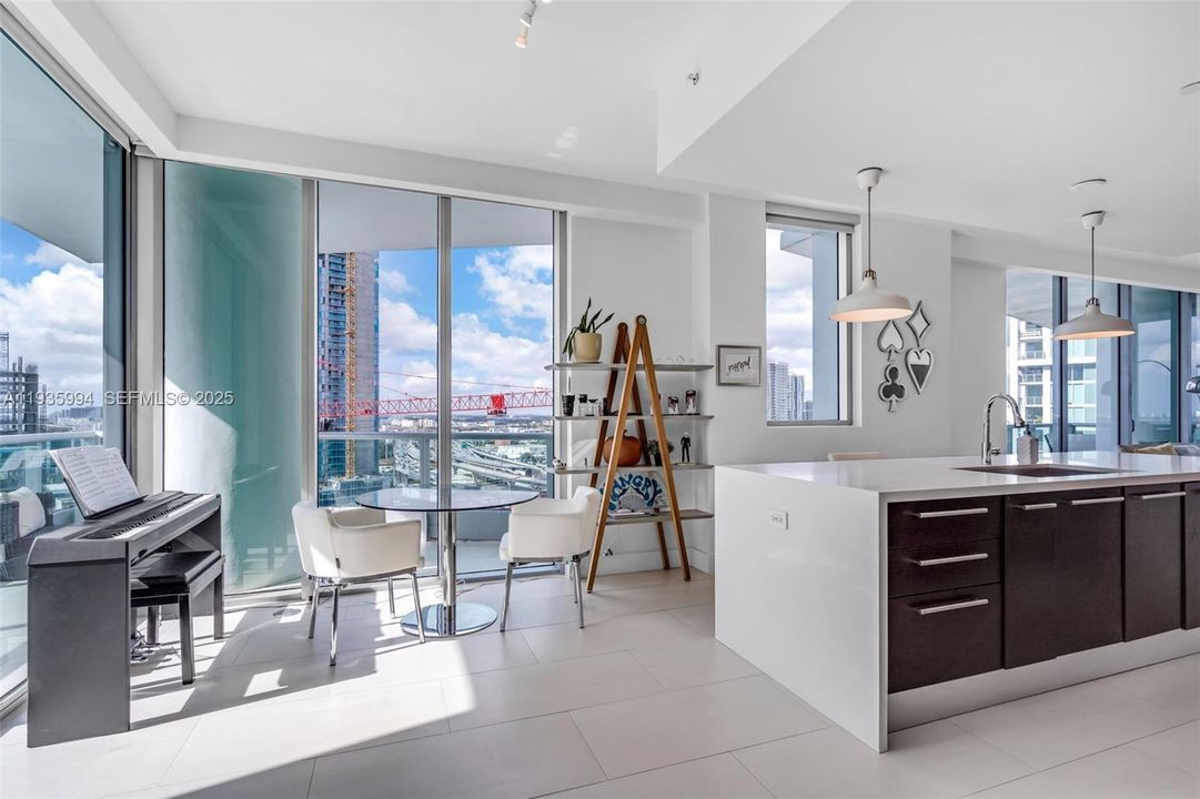 For Rent: $5,950 (2 beds, 2 baths, 1237 Square Feet)