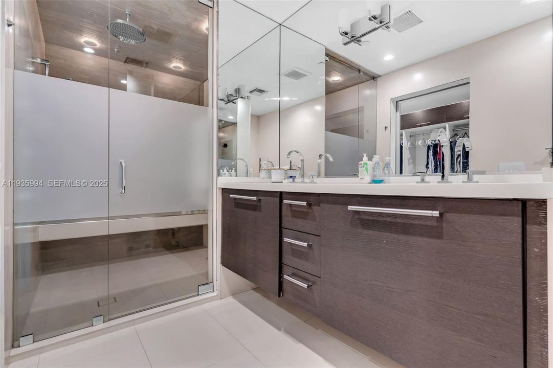 For Rent: $5,950 (2 beds, 2 baths, 1237 Square Feet)