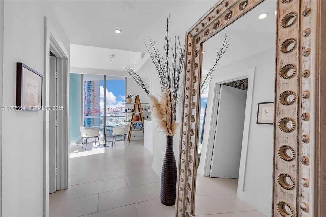 For Rent: $5,950 (2 beds, 2 baths, 1237 Square Feet)