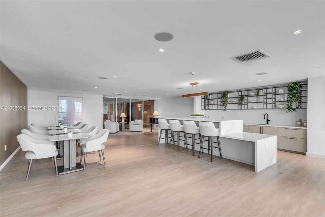 For Rent: $5,950 (2 beds, 2 baths, 1237 Square Feet)