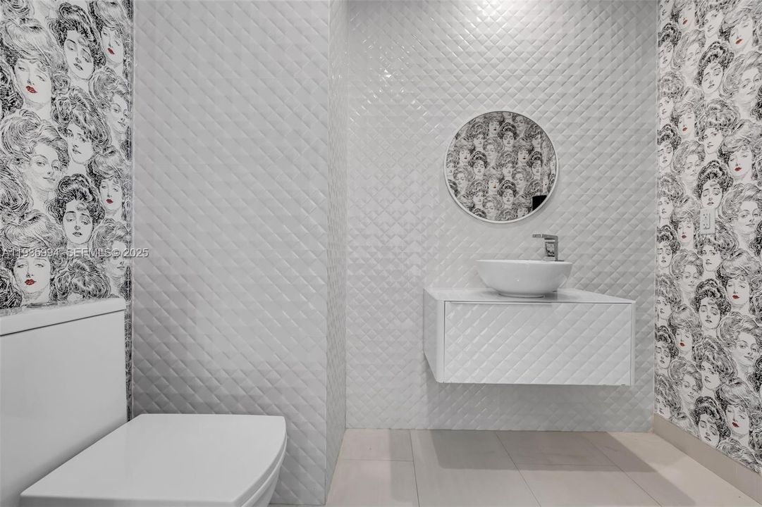 For Rent: $5,950 (2 beds, 2 baths, 1237 Square Feet)