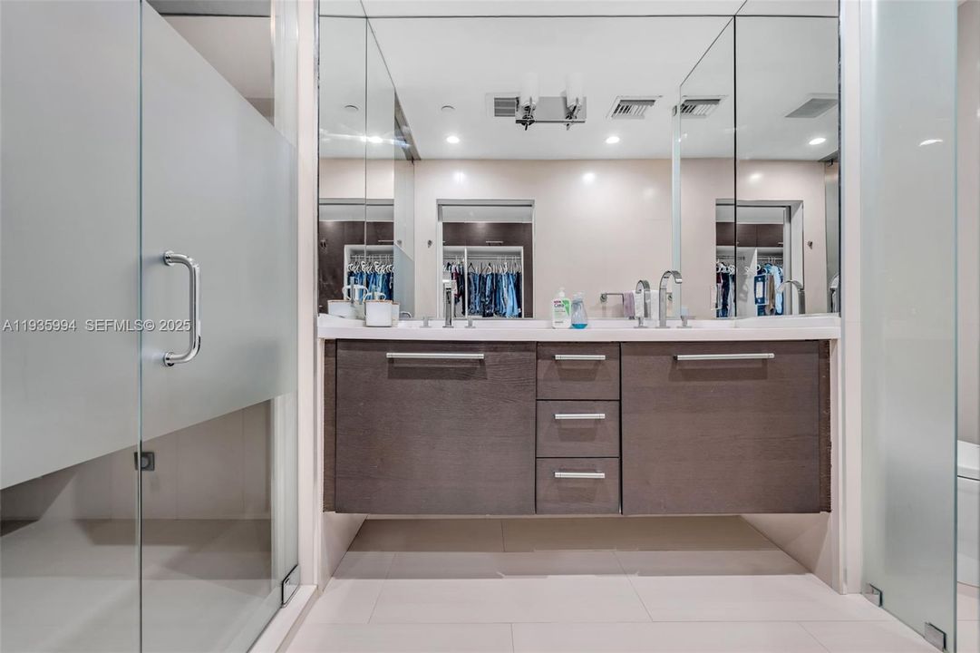 For Rent: $5,950 (2 beds, 2 baths, 1237 Square Feet)