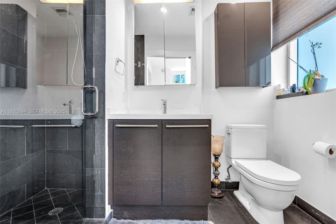 For Rent: $5,950 (2 beds, 2 baths, 1237 Square Feet)