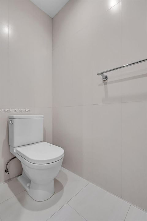 For Rent: $5,950 (2 beds, 2 baths, 1237 Square Feet)