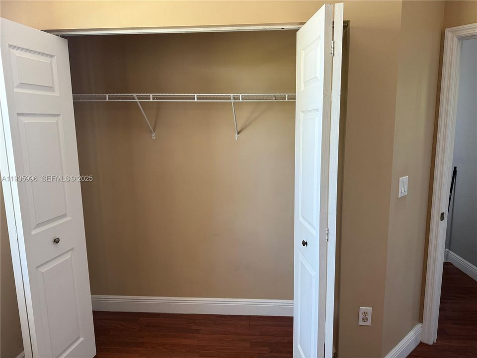 For Sale: $339,900 (2 beds, 2 baths, 1234 Square Feet)