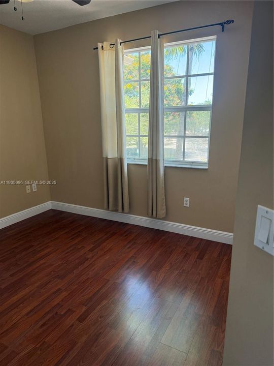 For Sale: $339,900 (2 beds, 2 baths, 1234 Square Feet)