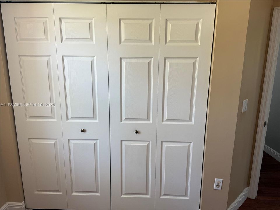 For Sale: $339,900 (2 beds, 2 baths, 1234 Square Feet)