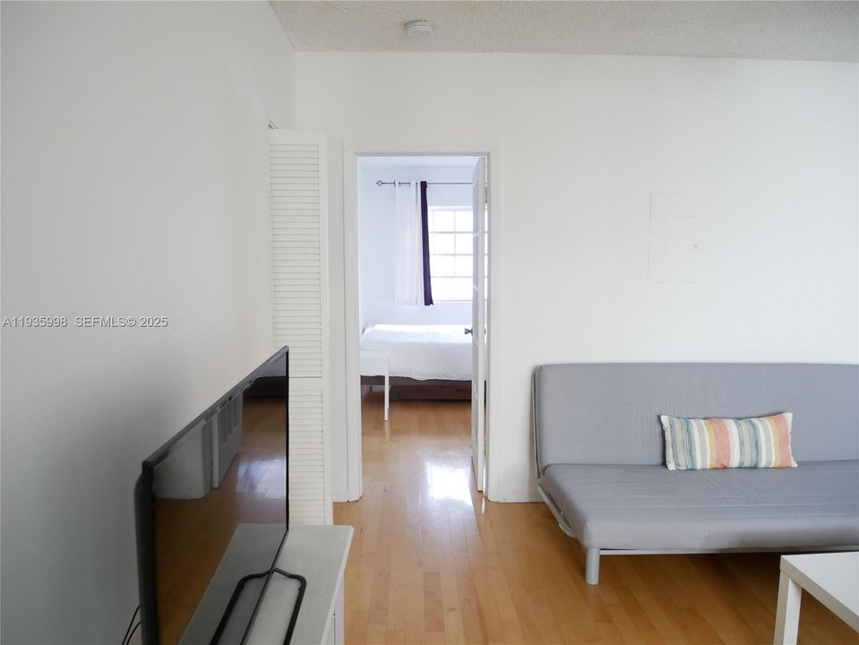 For Rent: $2,000 (1 beds, 1 baths, 527 Square Feet)