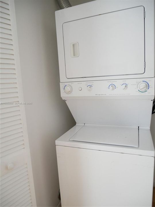 For Rent: $2,000 (1 beds, 1 baths, 527 Square Feet)