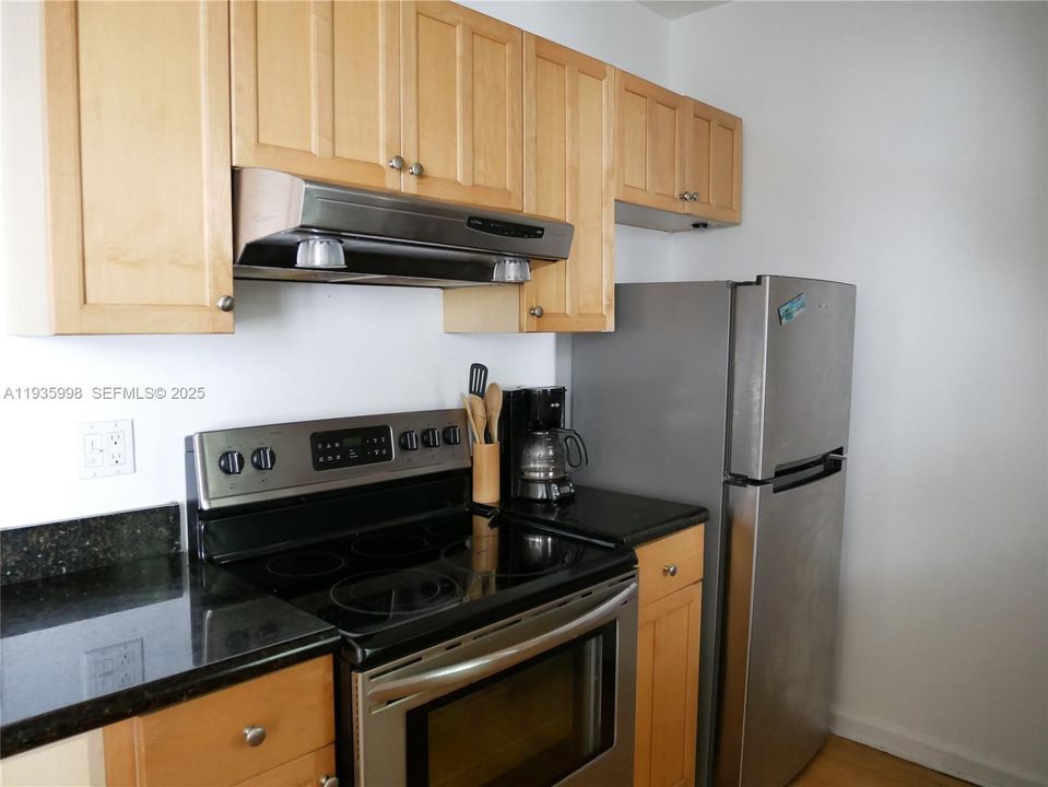 For Rent: $2,000 (1 beds, 1 baths, 527 Square Feet)