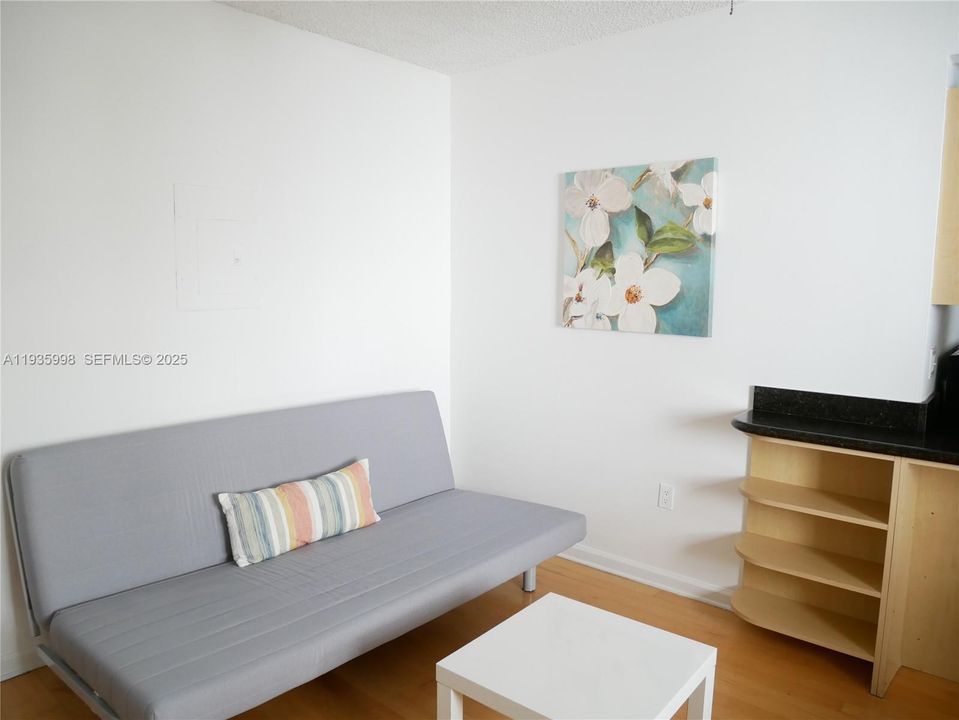 For Rent: $2,000 (1 beds, 1 baths, 527 Square Feet)