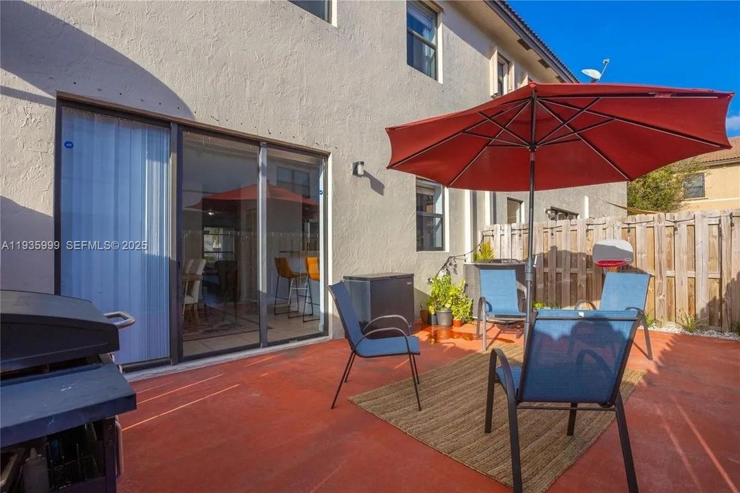 В аренду: $3,200 (4 спален, 3 ванн, 1736 Квадратных фут)