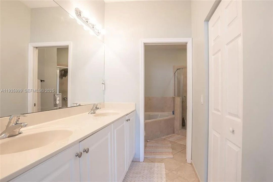 В аренду: $3,200 (4 спален, 3 ванн, 1736 Квадратных фут)