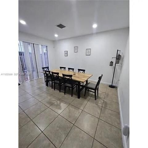 В аренду: $3,200 (4 спален, 3 ванн, 1736 Квадратных фут)