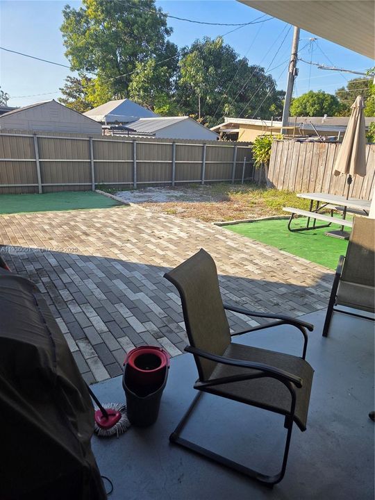 出租: $3,325 (4 贝兹, 2 浴室, 1164 平方英尺)