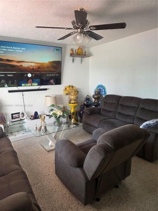 出租: $3,325 (4 贝兹, 2 浴室, 1164 平方英尺)