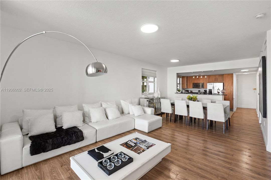 待售: $750,000 (3 贝兹, 2 浴室, 1336 平方英尺)