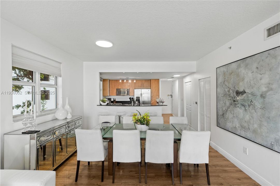 待售: $750,000 (3 贝兹, 2 浴室, 1336 平方英尺)