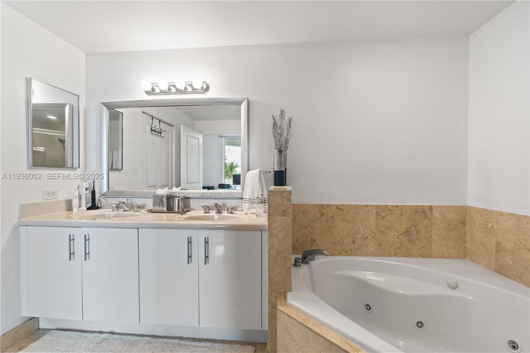 待售: $750,000 (3 贝兹, 2 浴室, 1336 平方英尺)