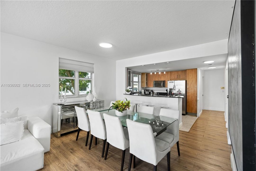 待售: $750,000 (3 贝兹, 2 浴室, 1336 平方英尺)