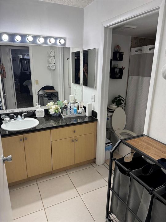 For Sale: $225,000 (2 beds, 1 baths, 848 Square Feet)