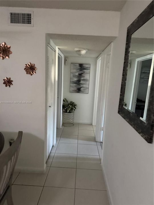 For Sale: $225,000 (2 beds, 1 baths, 848 Square Feet)