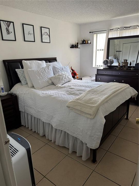 For Sale: $225,000 (2 beds, 1 baths, 848 Square Feet)