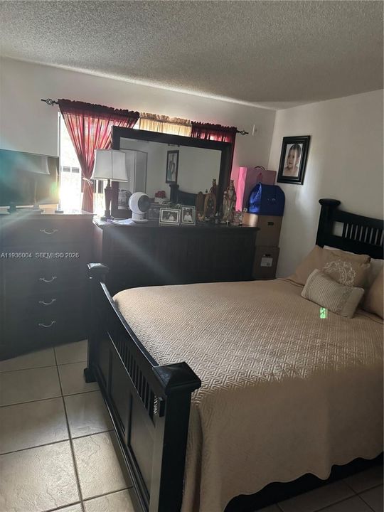 For Sale: $225,000 (2 beds, 1 baths, 848 Square Feet)