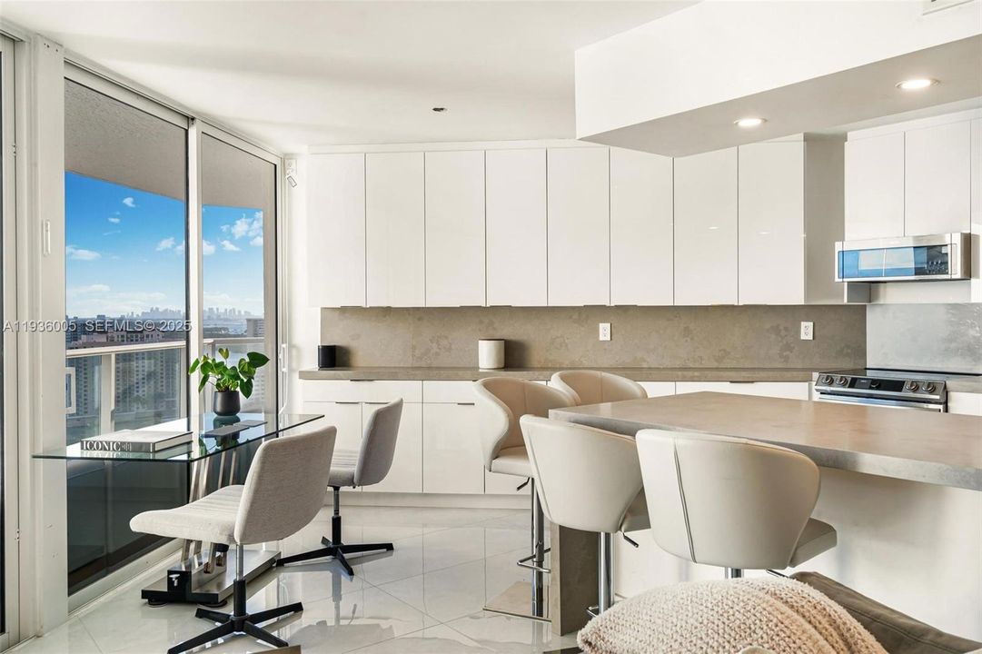 待售: $1,399,000 (2 贝兹, 2 浴室, 1760 平方英尺)