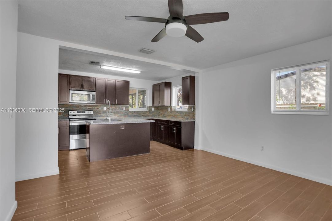 For Rent: $3,200 (3 beds, 2 baths, 998 Square Feet)