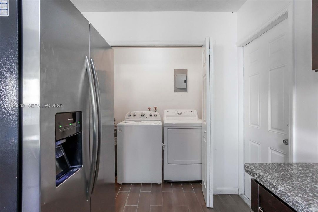 For Rent: $3,200 (3 beds, 2 baths, 998 Square Feet)