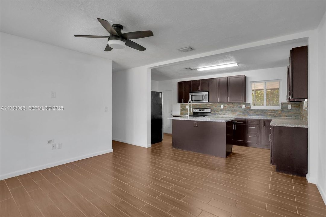 For Rent: $3,200 (3 beds, 2 baths, 998 Square Feet)