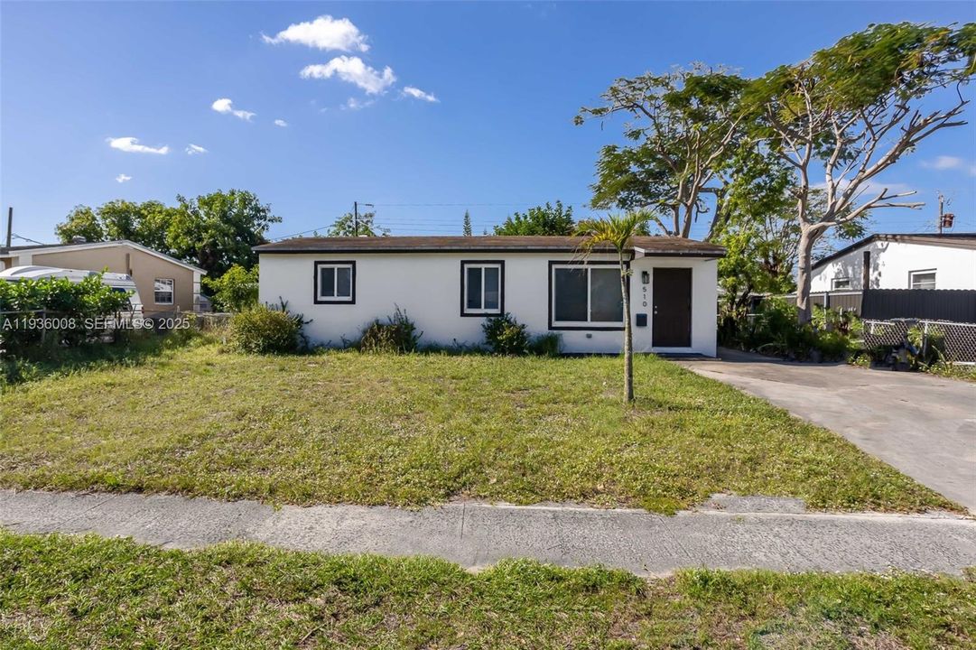 For Rent: $3,200 (3 beds, 2 baths, 998 Square Feet)