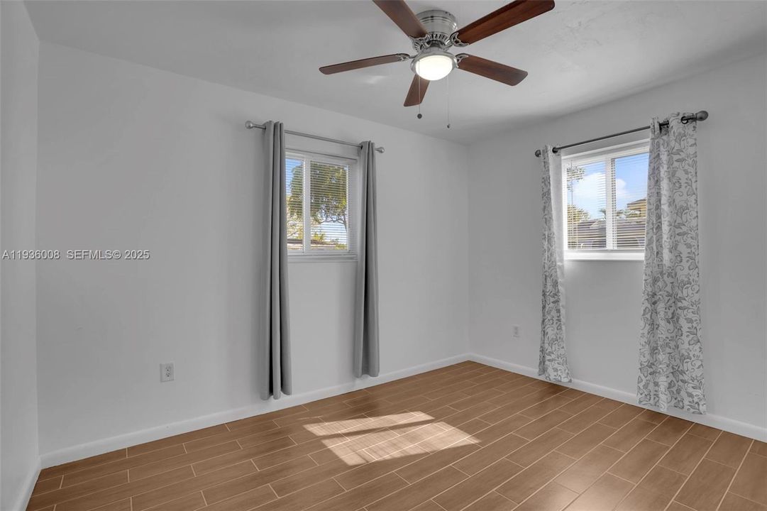 For Rent: $3,200 (3 beds, 2 baths, 998 Square Feet)