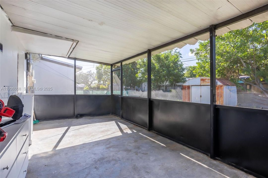 For Rent: $3,200 (3 beds, 2 baths, 998 Square Feet)