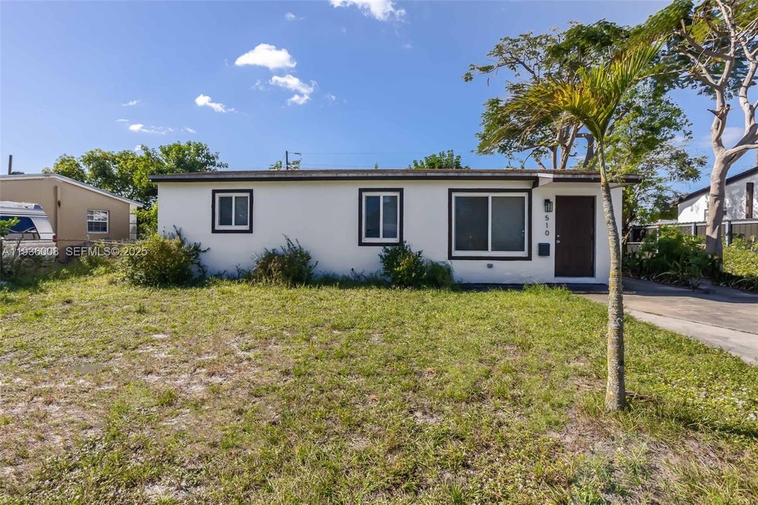 For Rent: $3,200 (3 beds, 2 baths, 998 Square Feet)