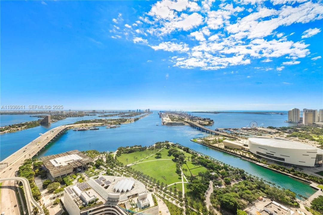 For Rent: $8,900 (2 beds, 3 baths, 2081 Square Feet)