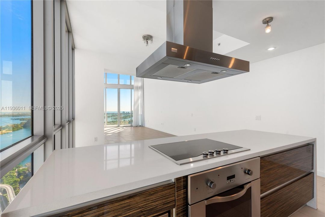 For Rent: $8,900 (2 beds, 3 baths, 2081 Square Feet)