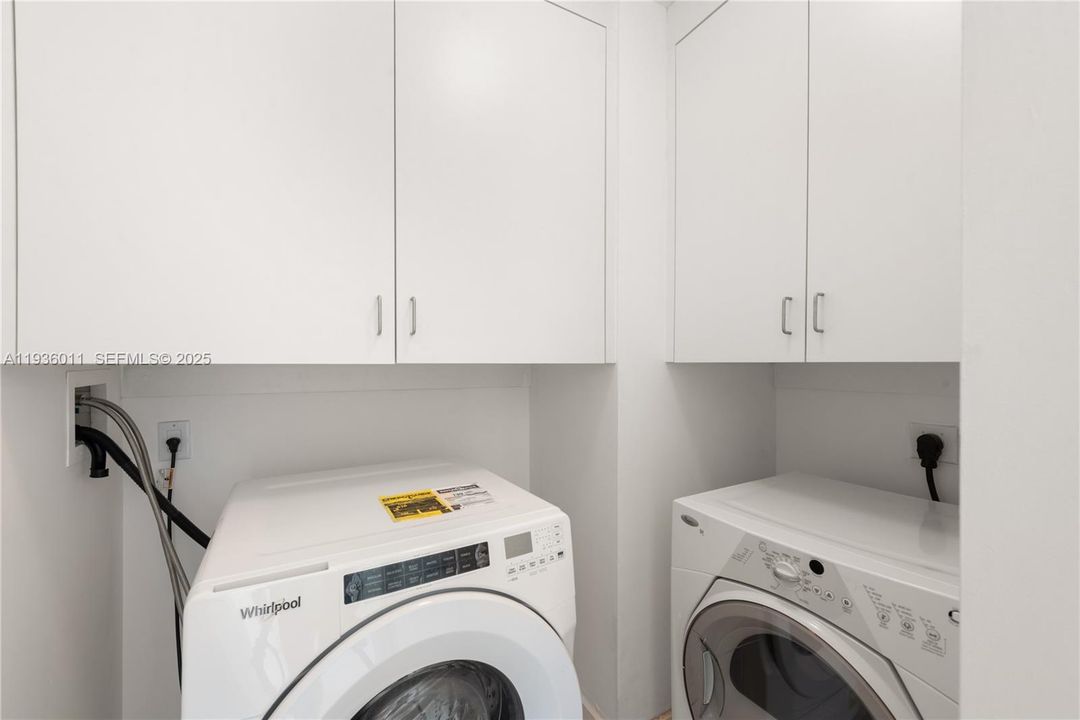 For Rent: $8,900 (2 beds, 3 baths, 2081 Square Feet)