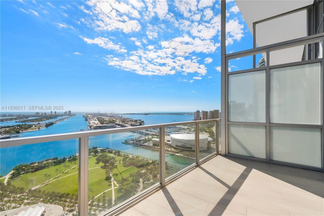 For Rent: $8,900 (2 beds, 3 baths, 2081 Square Feet)