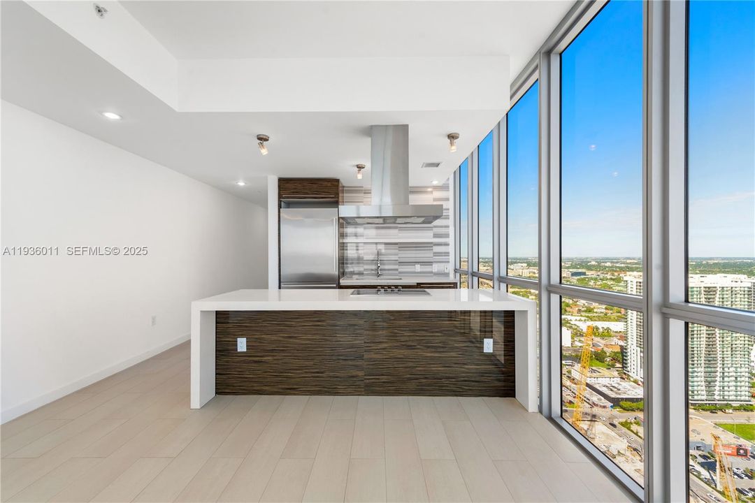 For Rent: $8,900 (2 beds, 3 baths, 2081 Square Feet)