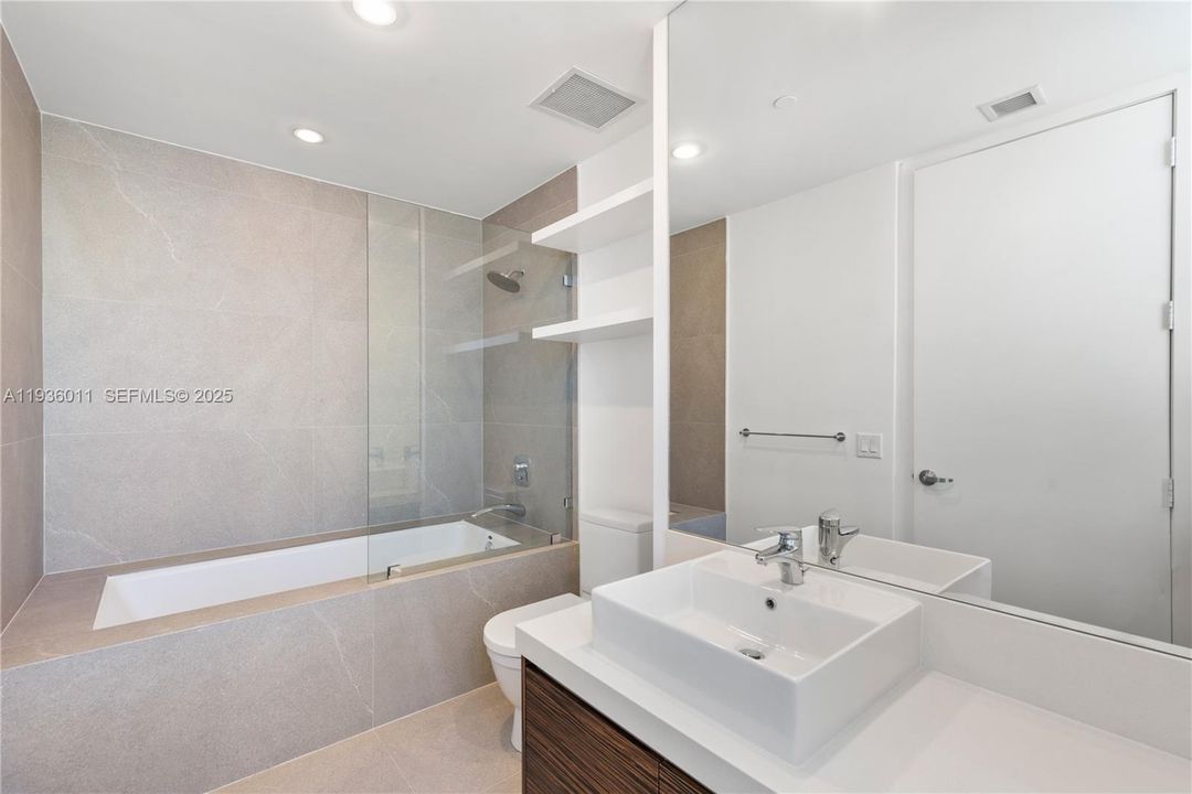 For Rent: $8,900 (2 beds, 3 baths, 2081 Square Feet)