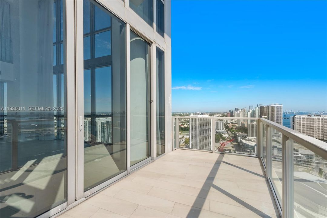 For Rent: $8,900 (2 beds, 3 baths, 2081 Square Feet)