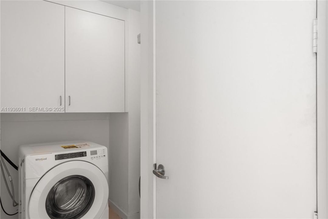 For Rent: $8,900 (2 beds, 3 baths, 2081 Square Feet)