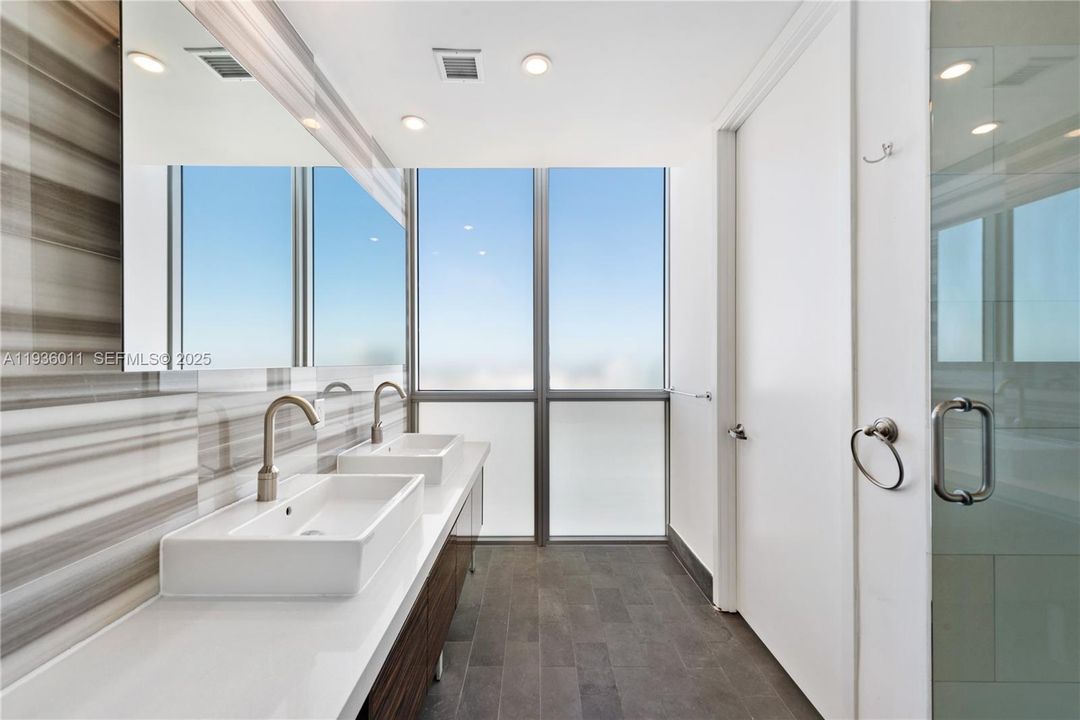 For Rent: $8,900 (2 beds, 3 baths, 2081 Square Feet)